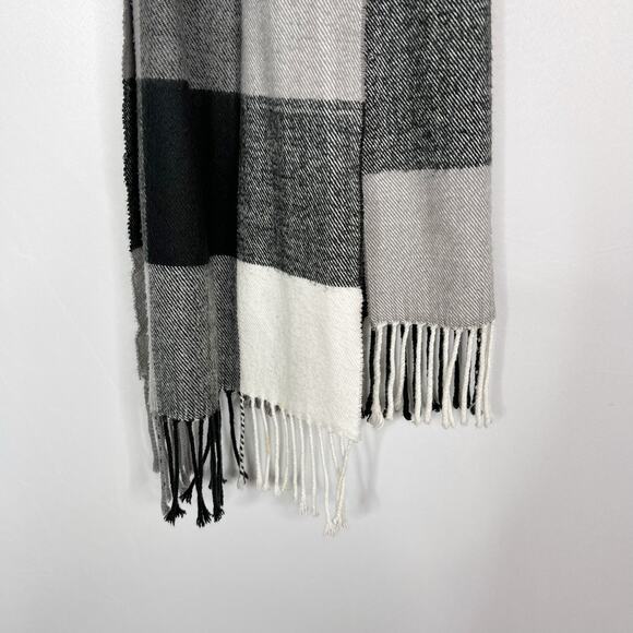 Scotland Cashmere Plaid Fringe Ends Scarf Gray Cream Black Square Scottish - Picture 2 of 6